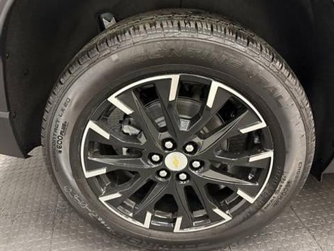 New 2026 Chevrolet Traverse LT w/ Sun and Wheel Package FWD image 13