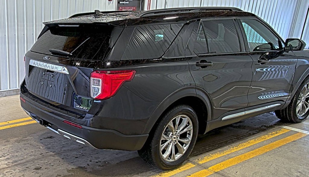 Used 2023 Ford Explorer XLT w/ Equipment Group 202A AWD/4WD image 5