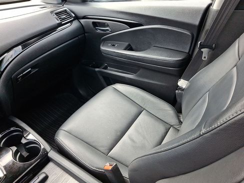 Used 2020 Honda Pilot Touring image 11