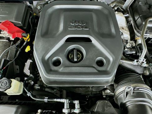 Used 2024 Jeep Wrangler Unlimited AWD/4WD image 13