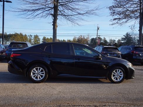 Used 2025 Toyota Camry LE image 4