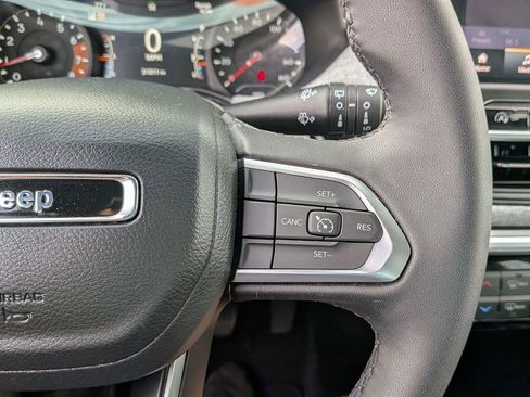 Used 2024 Jeep Compass Latitude AWD/4WD image 20