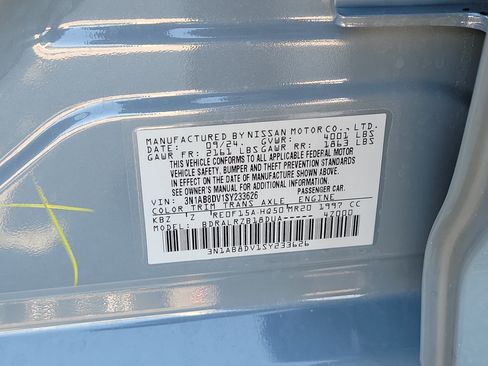 Certified 2025 Nissan Sentra SR FWD image 32