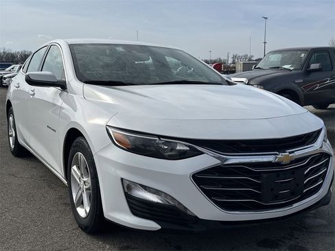Used 2023 Chevrolet Malibu LT image 2