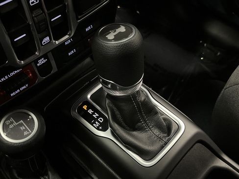 Used 2024 Jeep Wrangler Unlimited Sport AWD/4WD image 19