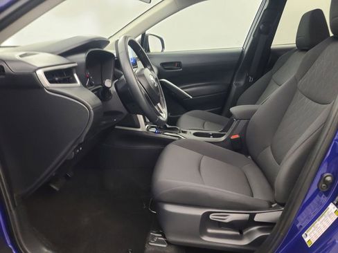 Used 2025 Toyota Corolla Cross LE image 24