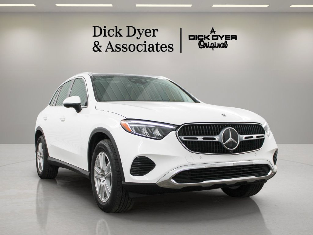 Used 2026 Mercedes-Benz GLC 300 4MATIC image 3