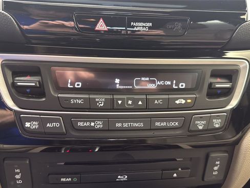 Used 2016 Honda Pilot Touring image 18
