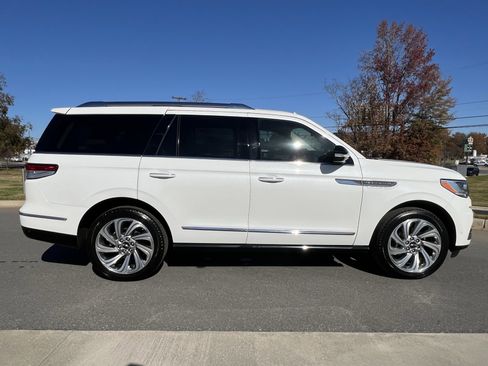 Used 2024 Lincoln Navigator Premiere image 10