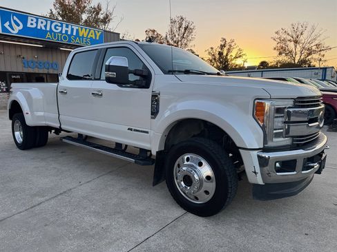 Used 2019 Ford F450 Lariat w/ Lariat Ultimate Package image 3