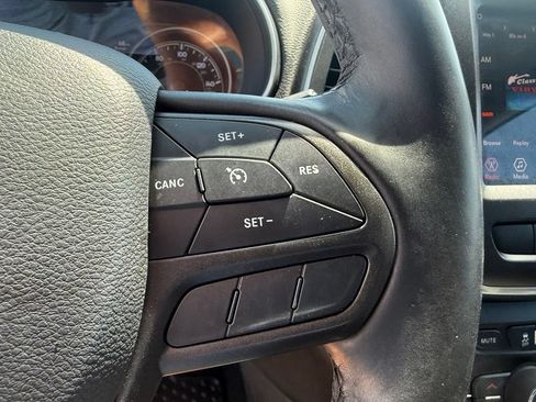 Used 2019 Jeep Cherokee Trailhawk w/ Cold Weather Group AWD/4WD image 17