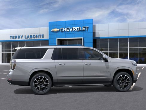 New 2026 Chevrolet Suburban RST image 7