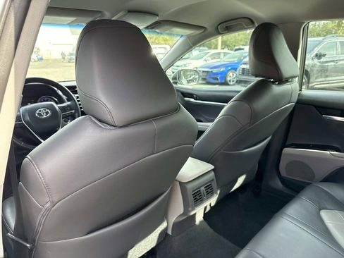 Used 2018 Toyota Camry image 14