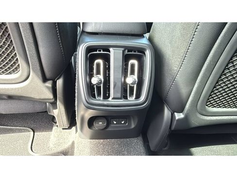 Used 2022 Volvo XC40 T5 R-Design w/ Advanced Package AWD/4WD image 32