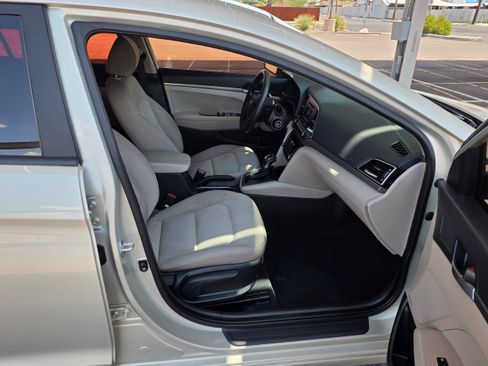Used 2017 Hyundai Elantra SE FWD image 24