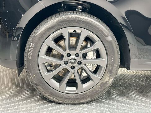 Used 2025 Land Rover Range Rover Sport SE AWD/4WD image 3