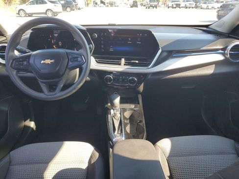 Used 2024 Chevrolet Trax LT image 24
