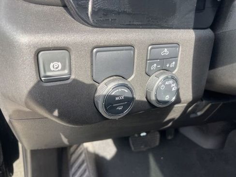 Used 2025 Chevrolet Silverado 1500 LT image 16