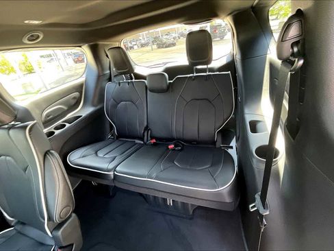 New 2026 Chrysler Pacifica Limited w/ S Appearance Package image 22