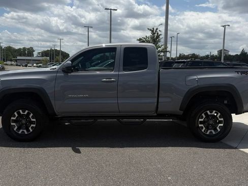 Used 2018 Toyota Tacoma TRD Off-Road AWD/4WD image 8