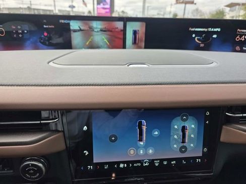 New 2025 Lincoln Navigator Reserve image 13