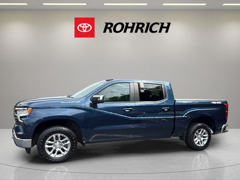Used 2022 Chevrolet Silverado 1500 LT AWD/4WD image 9