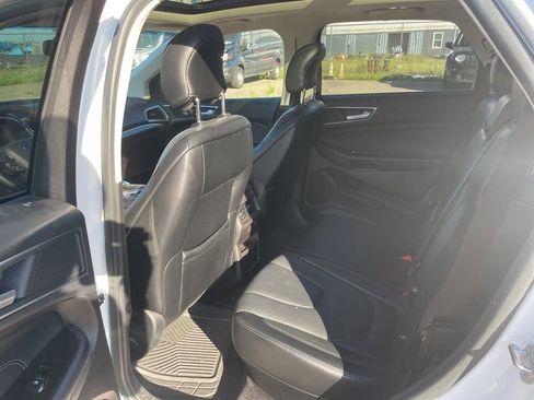 Used 2017 Ford Edge Titanium w/ Equipment Group 301A AWD/4WD image 12