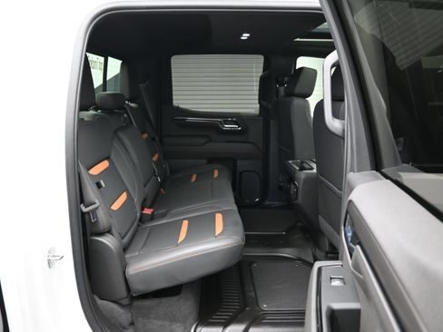 Used 2023 GMC Sierra 1500 AT4 w/ AT4 Premium Package AWD/4WD image 12