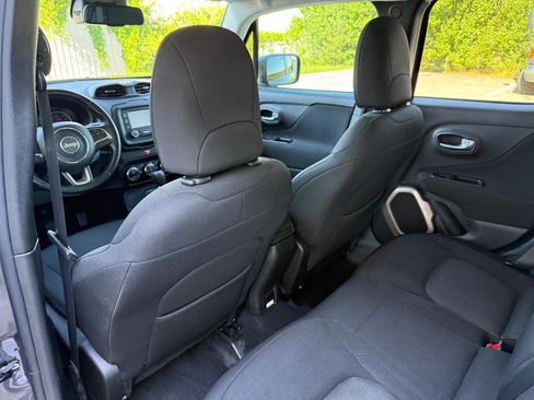 Used 2017 Jeep Renegade Latitude w/ Popular Equipment Group FWD image 21