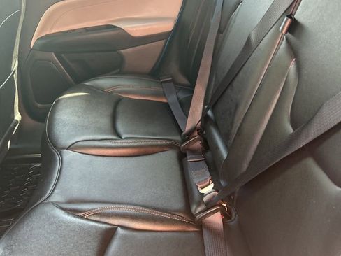 Used 2024 Jeep Compass Limited image 11