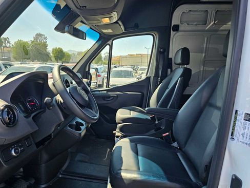 Used 2025 Mercedes-Benz Sprinter 2500 image 20