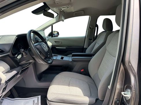 Used 2022 Toyota Sienna LE FWD image 25