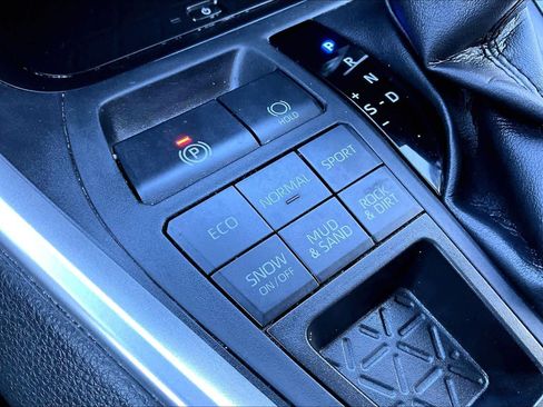 Used 2020 Toyota RAV4 XLE Premium image 35