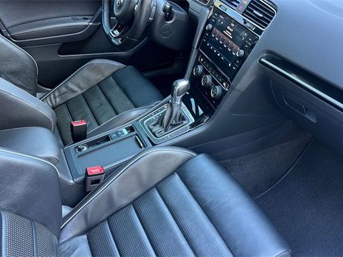 Used 2019 Volkswagen Golf R 4-Door image 18