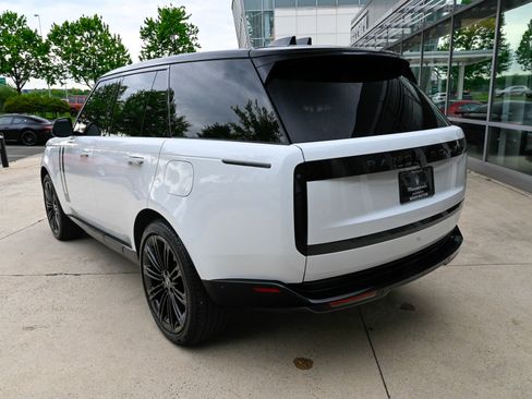 Used 2025 Land Rover Range Rover SE AWD/4WD image 7