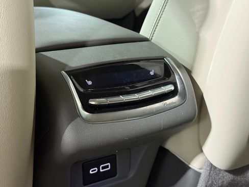 Used 2021 Cadillac XT6 Premium Luxury image 37