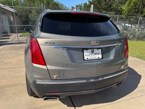 Used 2017 Cadillac XT5 Luxury w/ Driver Awareness Package FWD image 9
