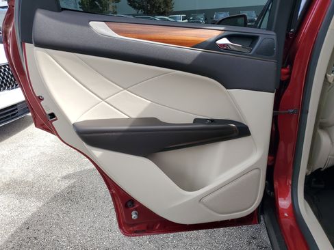 Used 2018 Lincoln MKC Select w/ Select Plus Package image 12