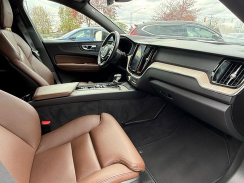 Used 2020 Volvo XC60 T5 Inscription image 12