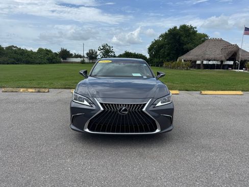 Used 2024 Lexus ES 350 w/ Premium Package FWD image 2