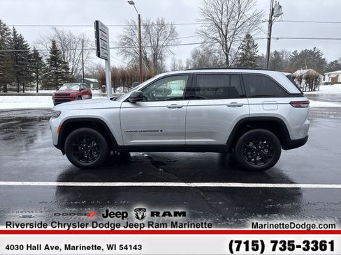 New 2026 Jeep Grand Cherokee Altitude AWD/4WD image 5