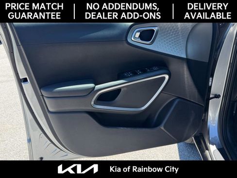 Used 2025 Kia Soul LX w/ LX Technology Package FWD image 11