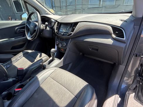 Used 2017 Chevrolet Trax LT w/ LT Convenience Package AWD/4WD image 19