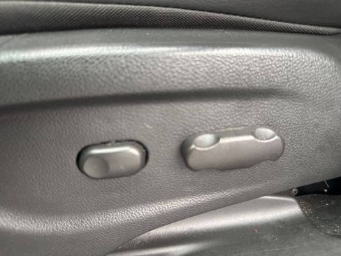 Used 2022 Chevrolet Trax LT w/ LT Convenience Package image 36