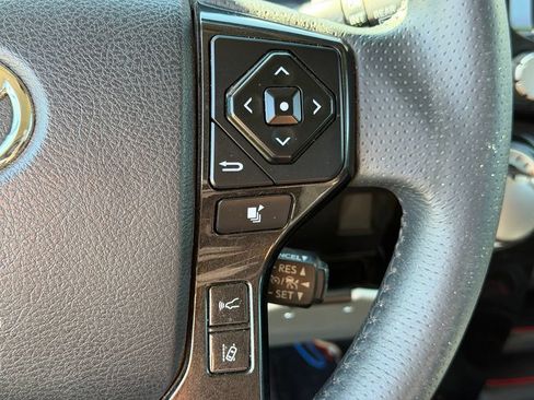 Used 2020 Toyota 4Runner TRD Off-Road Premium AWD/4WD image 15