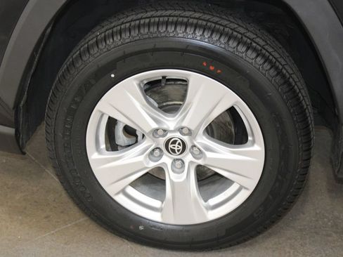 Used 2021 Toyota RAV4 XLE AWD/4WD image 42