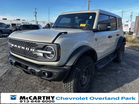 Used 2025 Ford Bronco Badlands image 6