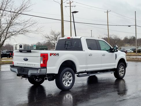 Used 2019 Ford F250 Lariat w/ Chrome Package image 4