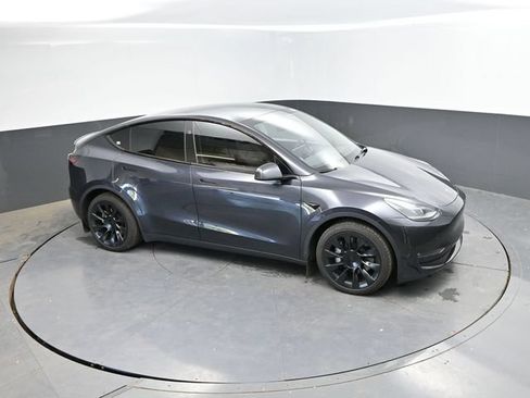 Used 2024 Tesla Model Y Long Range AWD/4WD image 29