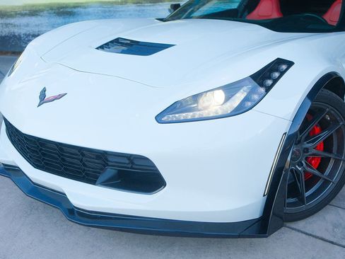 Used 2019 Chevrolet Corvette Grand Sport w/ Carbon Flash Badge Package image 8